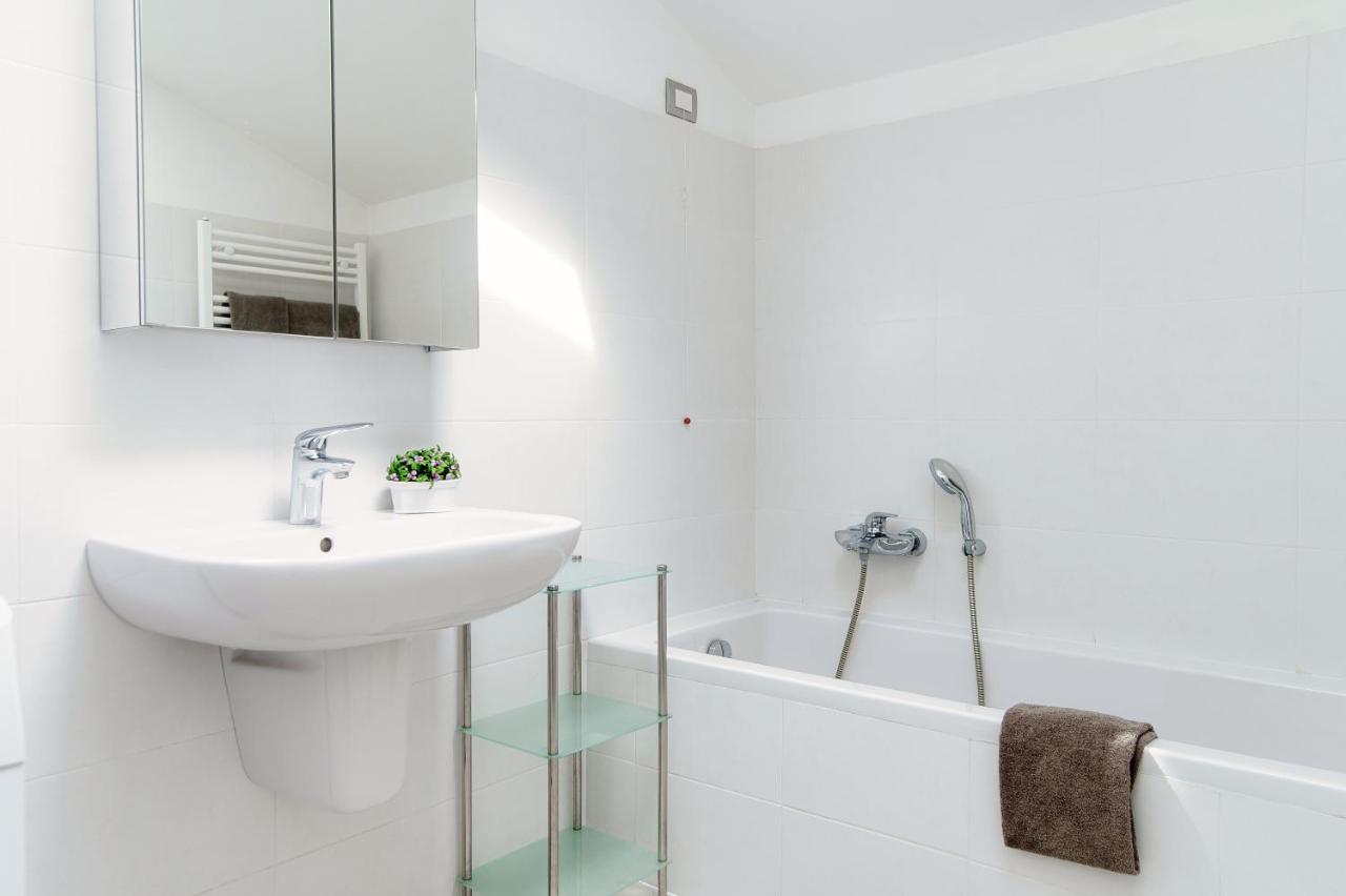 Grape Attic 72 - The House Of Travelers Apartment Como Luaran gambar